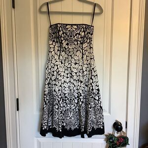 White House Black Market Strapless Dress 👗‎